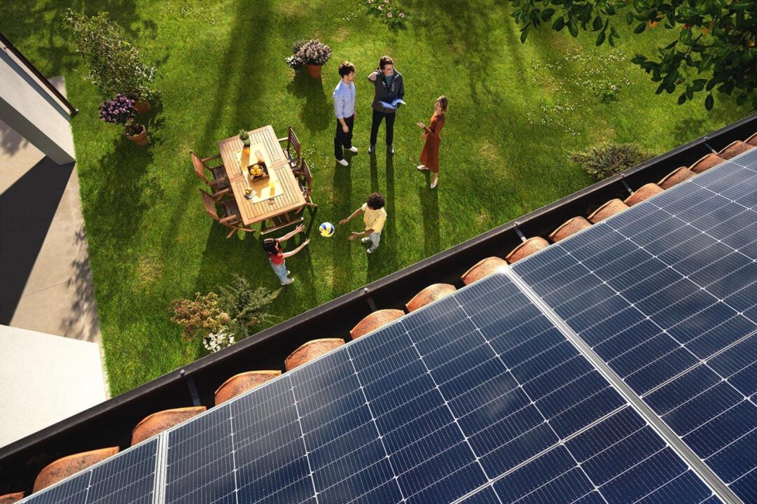 découvrez notre guide complet sur les panneaux solaires : informations essentielles, avantages, installation, entretien et aides financières pour vous accompagner dans votre transition vers une énergie renouvelable.