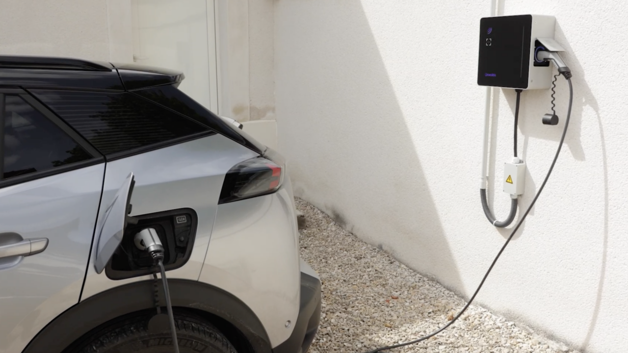 découvrez notre guide complet sur les bornes de recharge domestiques. apprenez à choisir le modèle adapté à votre véhicule électrique, découvrez les avantages d'une installation à domicile et trouvez des conseils pour profiter d'une recharge rapide et efficace.