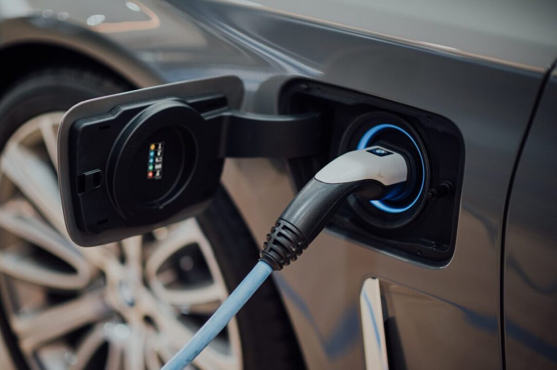 découvrez nos solutions de recharge pour voitures électriques, alliant performance et praticité. accélérez votre transition énergétique avec des bornes de recharge adaptées à tous vos besoins.