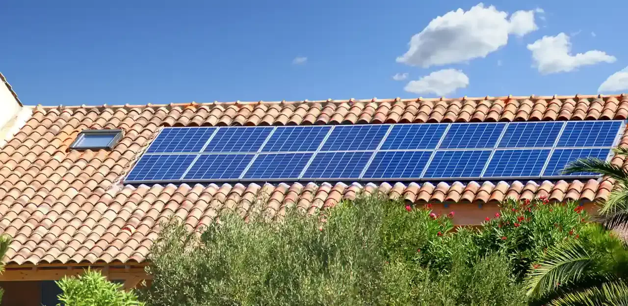 découvrez comment les panneaux solaires pour maison peuvent réduire vos factures d'énergie tout en contribuant à la protection de l'environnement. informez-vous sur les avantages, l'installation et les aides financières disponibles pour un projet durable.