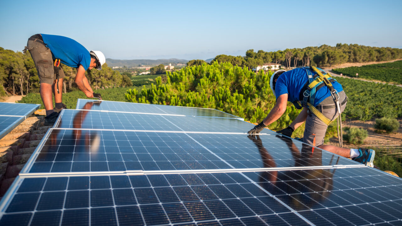 découvrez notre service d'installation de panneaux solaires, une solution écologique et économique pour réduire vos factures d'énergie. profitez d'une énergie renouvelable et contribuez à la protection de l'environnement tout en augmentant la valeur de votre bien. contactez-nous pour un devis personnalisé!