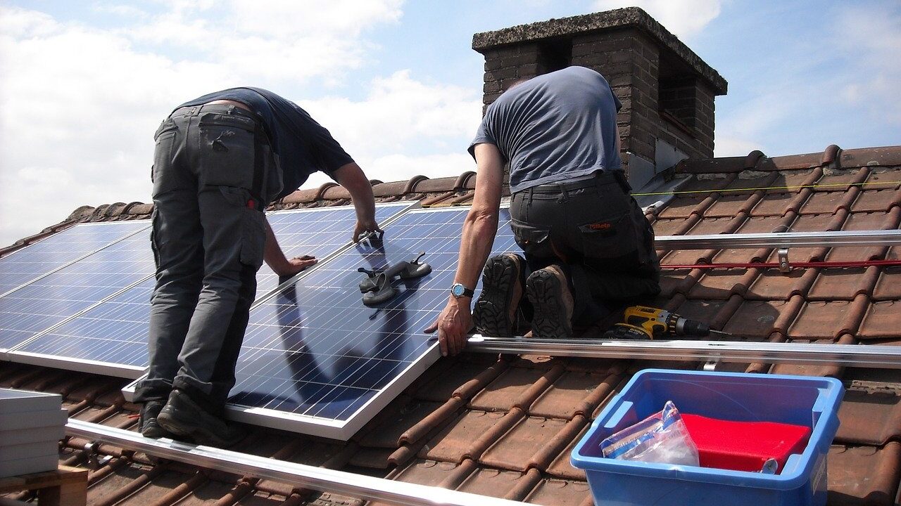 découvrez comment l'installation de panneaux solaires peut transformer votre maison en une véritable oasis écologique. profitez d'économies d'énergie, réduisez votre empreinte carbone et valorisez votre patrimoine grâce à des solutions durables et innovantes.