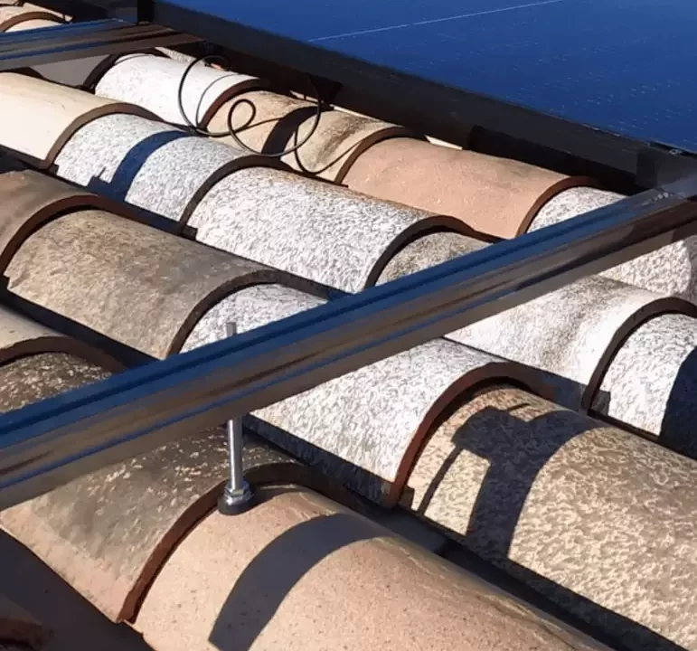 découvrez notre kit de fixation pour panneaux solaires de 2085 mm, conçu pour garantir une installation sécurisée et durable. idéal pour optimiser l'angle d'ensoleillement et maximiser la production d'énergie. parfait pour les projets résidentiels et commerciaux.