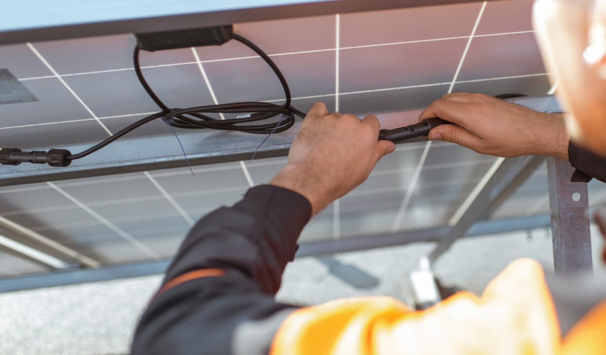 découvrez notre guide complet sur les micro-onduleurs, leur fonctionnement, leurs avantages et comment les choisir pour optimiser votre installation photovoltaïque. idéal pour les particuliers souhaitant maximiser l'efficacité de leur système énergétique.