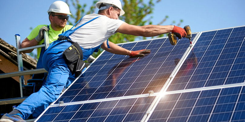 découvrez notre formation complète pour devenir installateur de panneaux solaires. apprenez les compétences techniques nécessaires, les réglementations en vigueur et les meilleures pratiques du secteur pour vous lancer dans une carrière prometteuse et respectueuse de l'environnement.