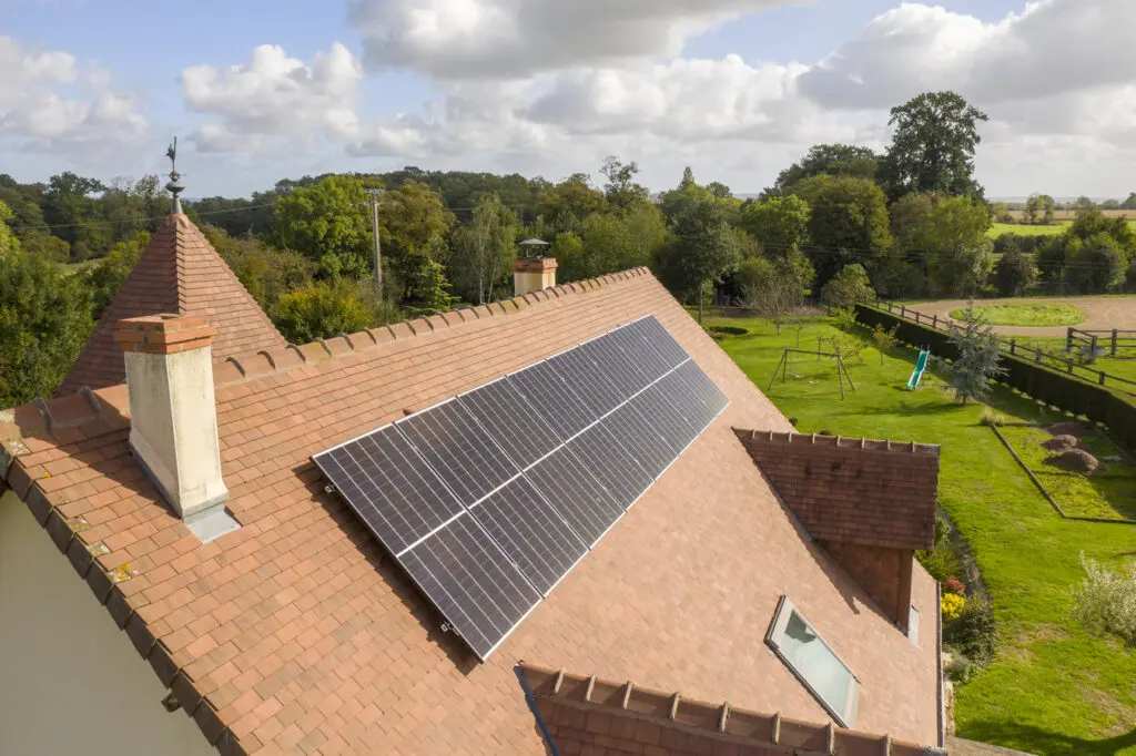 découvrez comment faire le bon choix de panneaux solaires pour votre maison. comparez les types, les avantages et les économies d'énergie pour optimiser votre investissement durable.