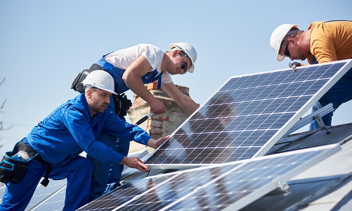 découvrez les étapes essentielles pour installer des panneaux solaires chez vous. ce guide vous offre des conseils pratiques pour choisir, installer et rentabiliser votre système solaire, afin de profiter d'une énergie renouvelable et d'économies sur votre facture d'électricité.