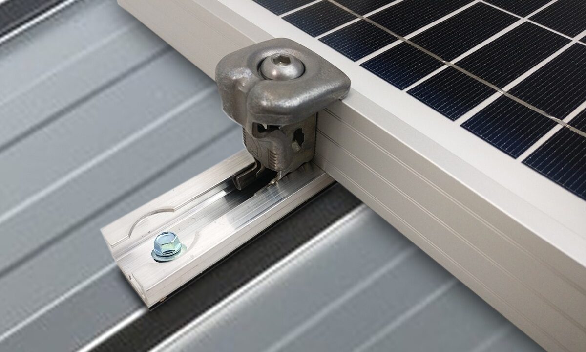 découvrez nos solutions de fixation pour panneaux solaires sur tuile, conçues pour garantir une installation sécurisée et efficace de vos systèmes photovoltaïques. optimisez la performance de votre énergie renouvelable avec nos produits de qualité.