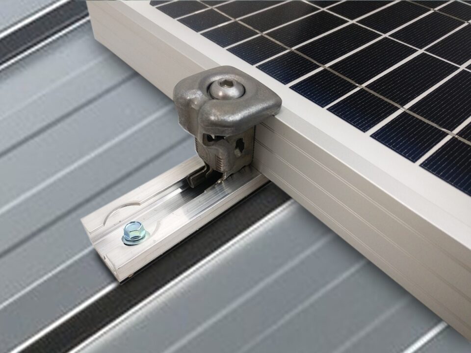 découvrez nos solutions de fixation pour panneaux solaires sur tuile, conçues pour garantir une installation sécurisée et efficace de vos systèmes photovoltaïques. optimisez la performance de votre énergie renouvelable avec nos produits de qualité.