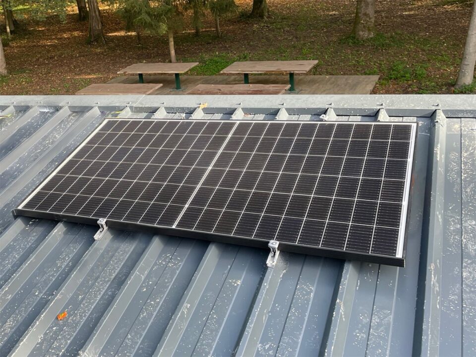 découvrez nos solutions de fixation pour panneaux solaires sur toiture, garantissant une installation sécurisée et durable. optimisez l'efficacité de votre système solaire tout en protégeant votre toit.