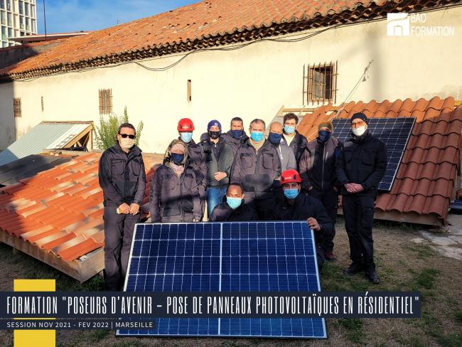 découvrez notre formation complète sur les panneaux solaires, conçue pour vous initier aux principes de l'énergie solaire, à l'installation, et à la maintenance des systèmes photovoltaïques. maîtrisez les compétences nécessaires pour devenir un expert en énergies renouvelables et contribuez à un avenir durable.