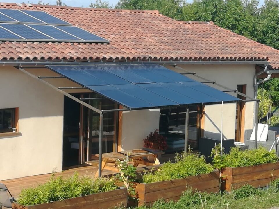 découvrez notre service d'installation de pergolas solaires, alliant esthétique et fonctionnalité. protégez-vous des intempéries tout en profitant d'une solution énergétique durable et élégante pour votre extérieur.