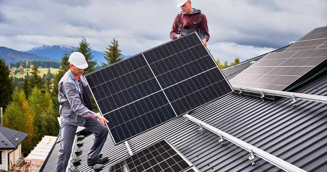 découvrez notre guide complet sur les panneaux solaires : tout ce que vous devez savoir sur leur fonctionnement, les avantages, l'installation et les aides financières disponibles pour produire une énergie propre et durable.