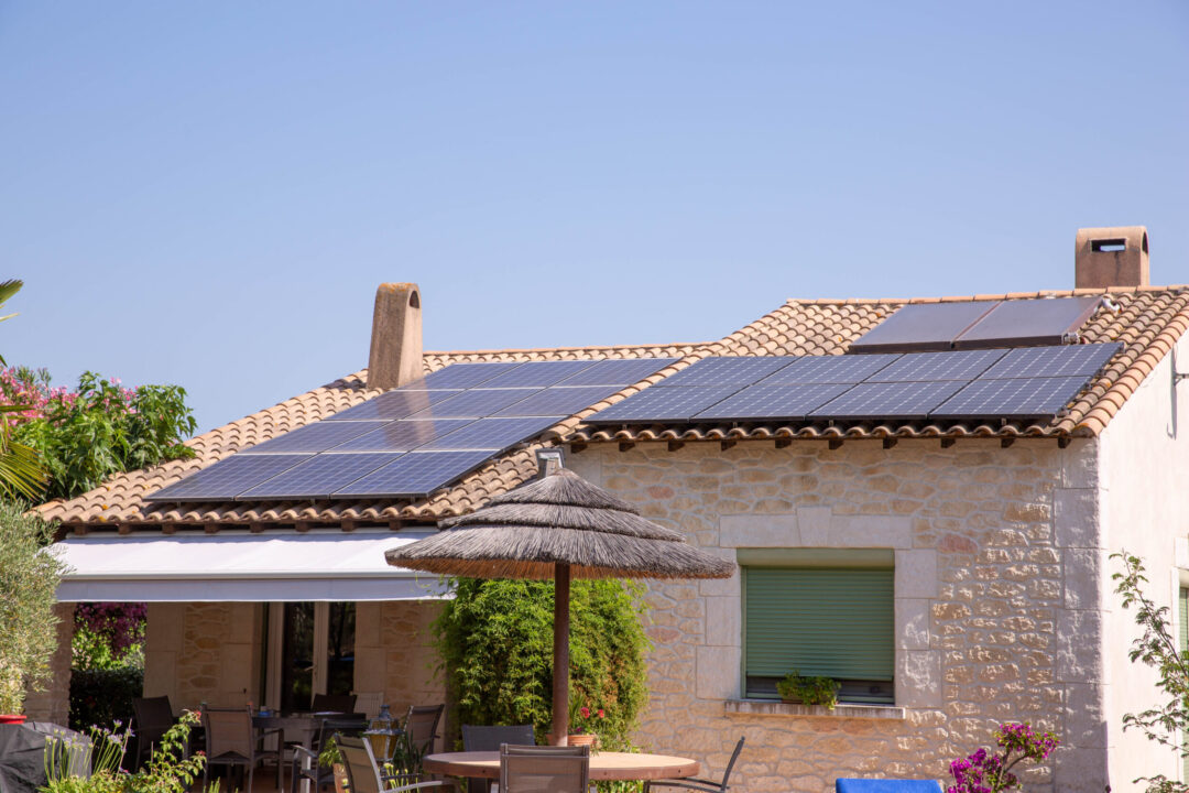 découvrez notre guide complet pour l'installation de panneaux solaires. apprenez toutes les étapes essentielles, des choix de panneaux à l'installation, pour tirer le meilleur parti de l'énergie solaire et réduire votre facture d'électricité.