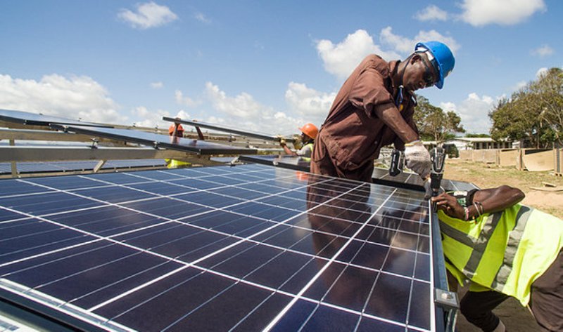 découvrez comment installer des panneaux solaires chez vous pour profiter d'une énergie renouvelable et réduire vos factures d'électricité. nos conseils et étapes faciles vous guident vers une installation réussie et efficace.