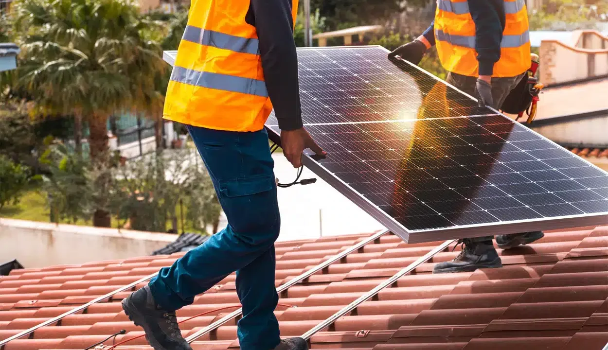 découvrez notre guide complet sur les panneaux solaires : choisissez le bon équipement, comprenez le fonctionnement, et explorez les avantages pour votre maison tout en réalisant des économies d'énergie.