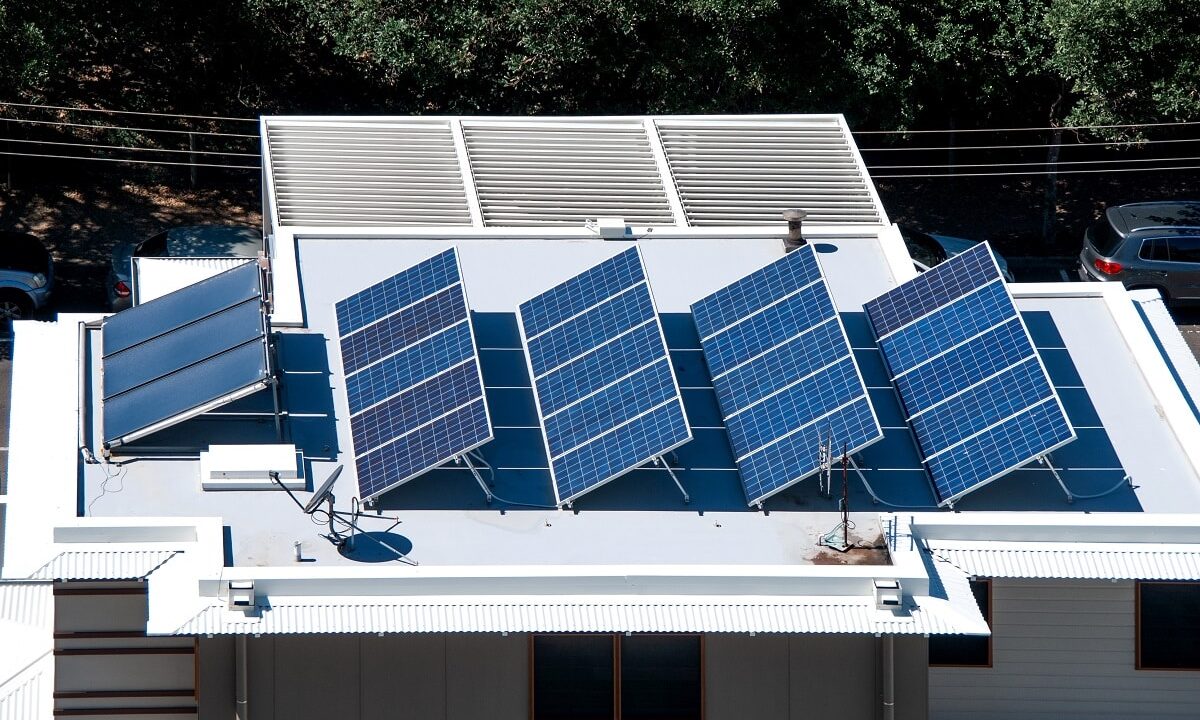 découvrez comment optimiser l'installation de panneaux solaires sur votre toit plat pour maximiser la production d'énergie. apprenez les meilleures techniques, les avantages et les astuces pour tirer le meilleur parti de votre système solaire.