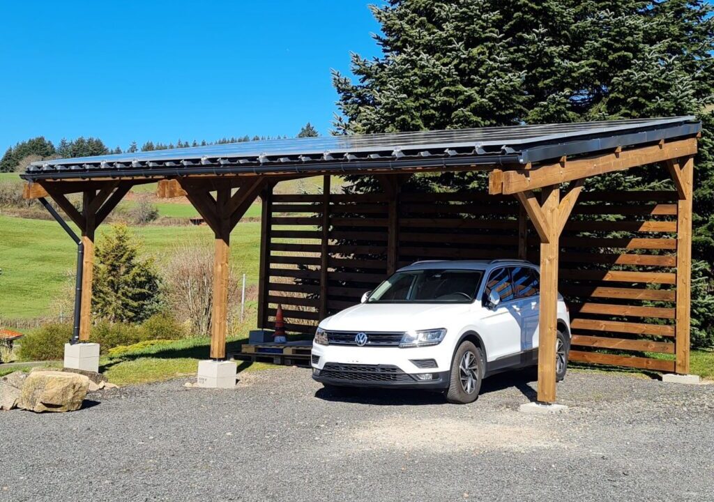 découvrez les avantages d'un carport photovoltaïque : une solution innovante pour abriter vos véhicules tout en produisant de l'énergie renouvelable. alliez protection et écologie avec un système efficace et esthétique qui valorise votre espace extérieur.