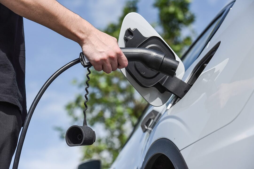 découvrez notre sélection de bornes de recharge pour voiture électrique, idéales pour faciliter vos trajets écologiques. accélérez votre transition énergétique avec des solutions pratiques et performantes, adaptées à tous les besoins.