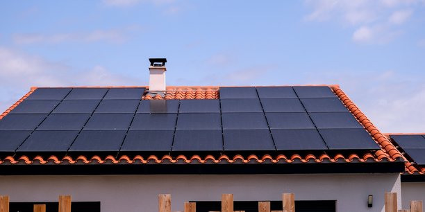 découvrez les avantages des panneaux solaires en france : des solutions durables pour réduire vos factures d'énergie, bénéficier d'aides gouvernementales et contribuer à la transition énergétique. informez-vous sur l'installation, le fonctionnement et les économies d'énergie réalisées grâce à l'énergie solaire.