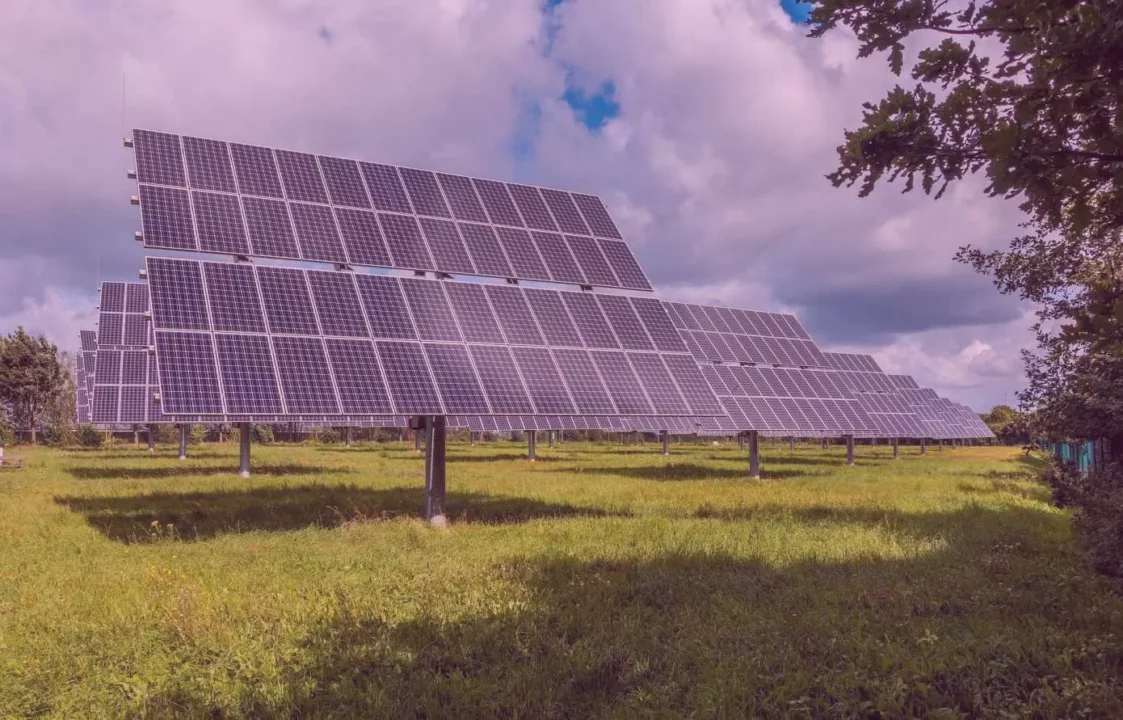 découvrez comment les panneaux solaires durables peuvent transformer votre énergie, réduire votre empreinte carbone et vous faire réaliser des économies sur vos factures d'électricité tout en préservant l'environnement.