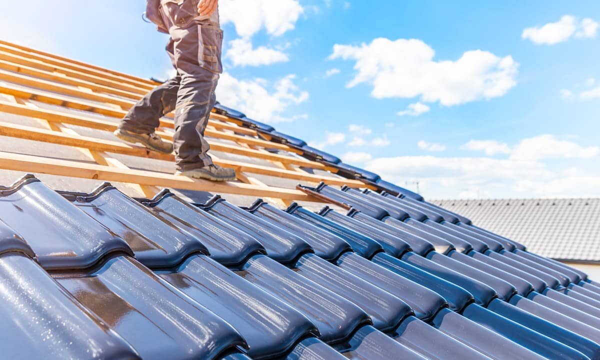 découvrez les tuiles solaires, une solution innovante et esthétique pour produire de l'énergie renouvelable tout en préservant l'architecture de votre maison. transformez votre toiture en un système de production d'électricité efficace et respectueux de l'environnement.