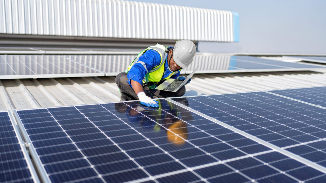 découvrez comment investir dans des panneaux solaires pour un avenir durable. réduisez vos factures d'énergie tout en contribuant à la protection de l'environnement grâce à cette solution écologique et rentable.