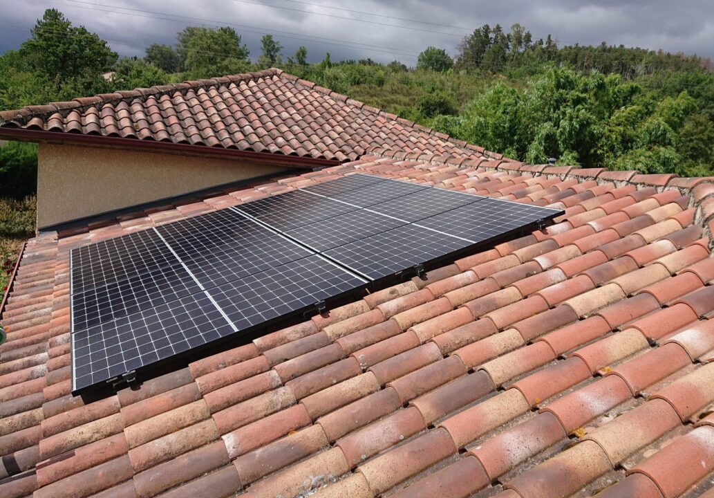 découvrez les avantages d'un panneau solaire 6 kw rentable pour votre maison. maximisez votre production d'énergie tout en diminuant vos factures d'électricité. investissez dans un avenir durable et profitez des aides disponibles pour un retour sur investissement rapide.