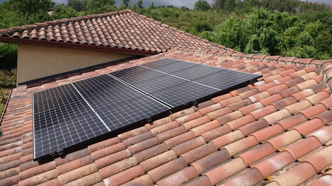 découvrez les avantages d'un panneau solaire 6 kw rentable pour votre maison. maximisez votre production d'énergie tout en diminuant vos factures d'électricité. investissez dans un avenir durable et profitez des aides disponibles pour un retour sur investissement rapide.