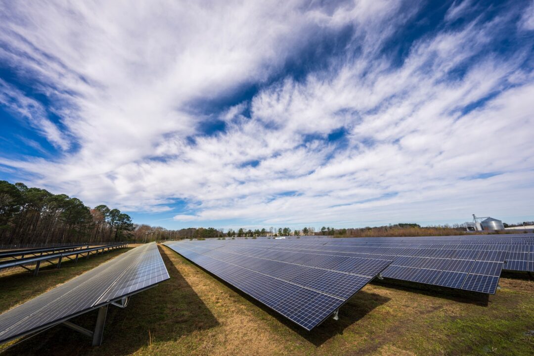 découvrez les avantages des panneaux solaires au sol et guidez-vous à travers le processus d'installation. optimisez votre production d'énergie renouvelable tout en respectant votre espace extérieur avec des solutions adaptées et efficaces.