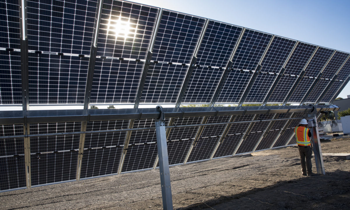 découvrez les avantages des panneaux solaires bifaciaux, une technologie innovante qui capte la lumière du soleil des deux côtés pour maximiser votre production d'énergie. idéaux pour optimiser l'efficacité de vos installations solaires, ces panneaux offrent des performances supérieures et un retour sur investissement plus rapide. apprenez-en plus sur cette solution durable et écologique pour un avenir énergétique responsable.