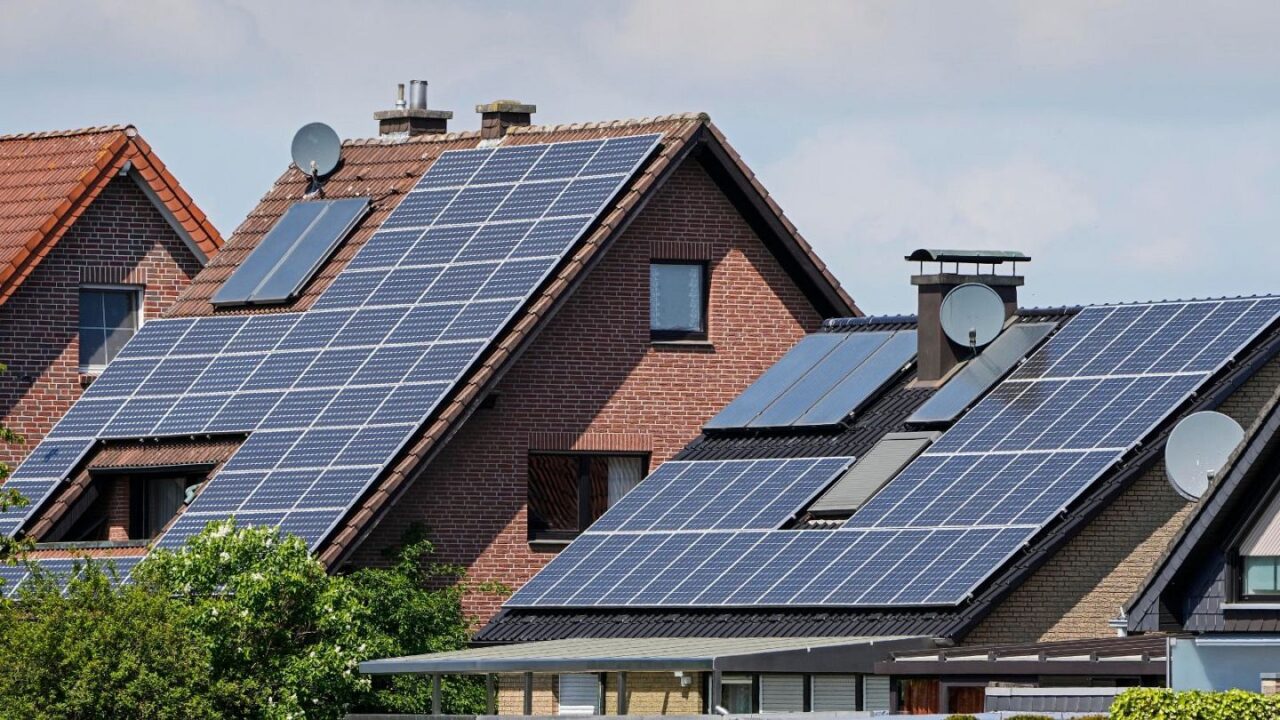 découvrez tout sur les panneaux solaires en allemagne : avantages, technologies disponibles et opportunités d'installation pour une énergie renouvelable durable. informez-vous sur les aides financières et les initiatives écologiques en cours.