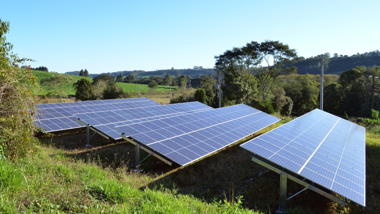 découvrez notre gamme de panneaux solaires esthétiquement conçus pour allier performance et respect de l'environnement. optez pour une solution énergétique durable qui embellit votre espace tout en réduisant votre empreinte carbone.