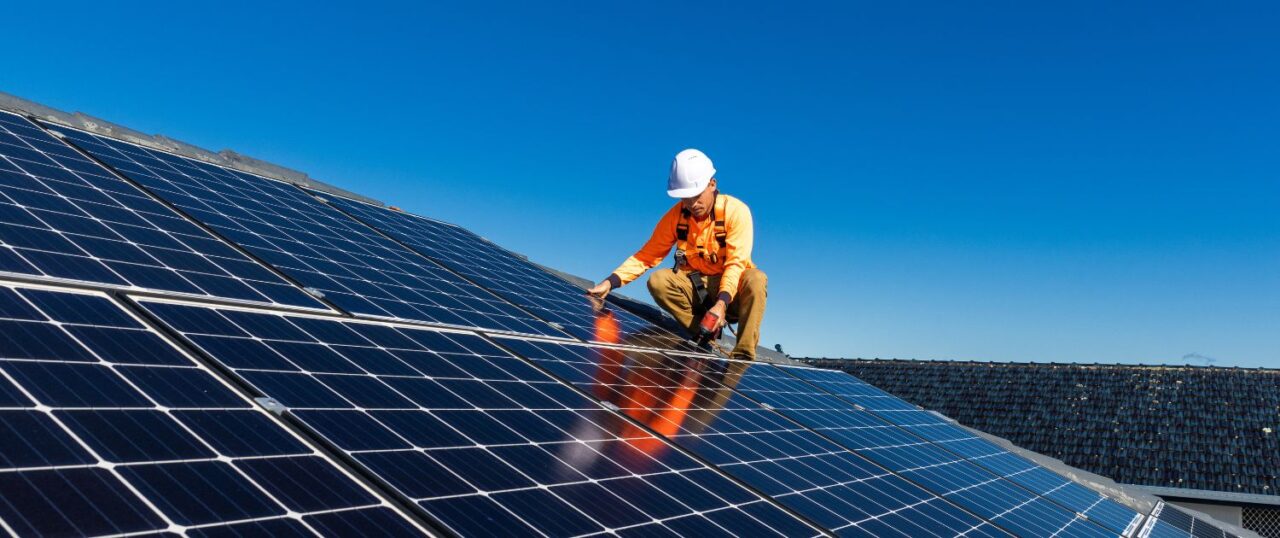 découvrez les avantages des panneaux solaires en france : une solution écologique et économique pour produire votre propre énergie. informez-vous sur les installations, les subventions disponibles et les meilleures pratiques pour optimiser votre consommation.