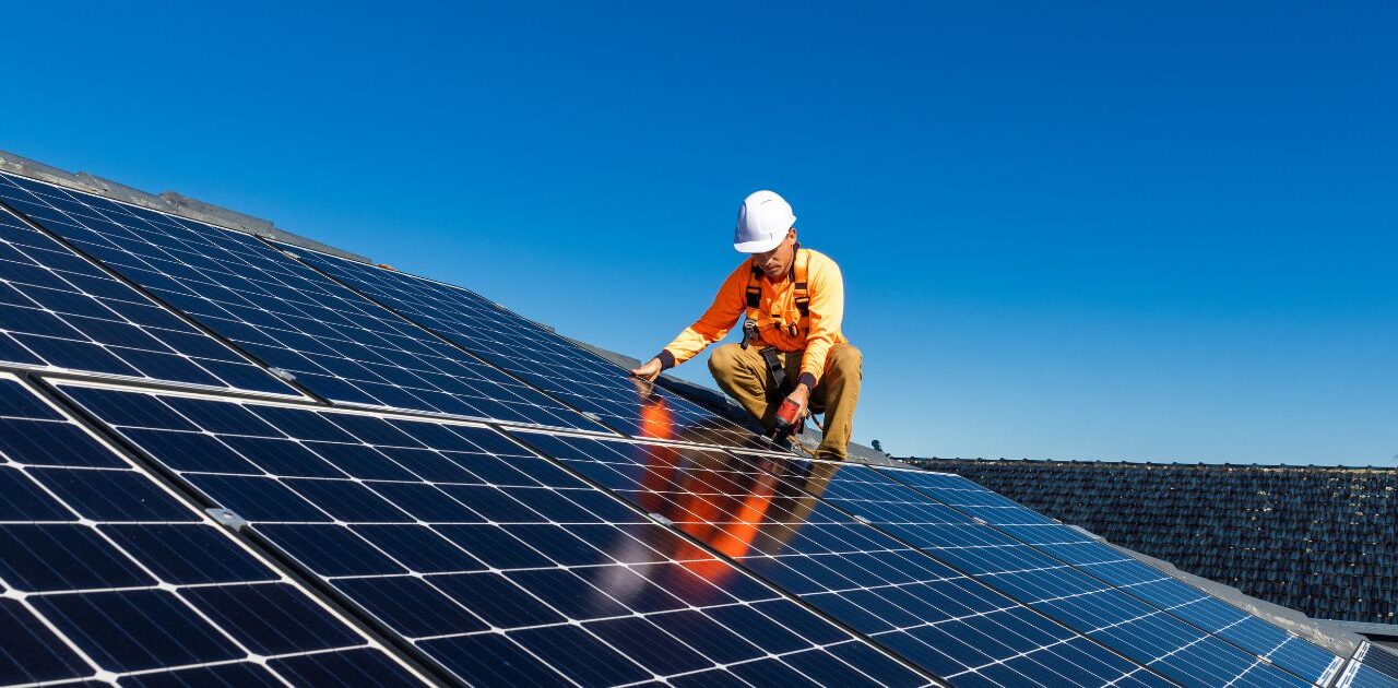 découvrez les avantages des panneaux solaires en france : une solution écologique et économique pour produire votre propre énergie. informez-vous sur les installations, les subventions disponibles et les meilleures pratiques pour optimiser votre consommation.