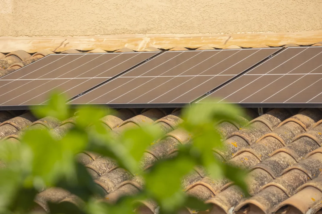 découvrez les avantages des panneaux solaires installés sur votre toit : économies d'énergie, réduction de l'empreinte carbone, valorisation de votre bien immobilier et indépendance énergétique. adoptez une solution durable et rentable pour votre habitat.