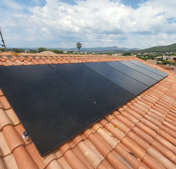 découvrez les panneaux photovoltaïques durables qui transforment l'énergie solaire en électricité renouvelable, offrant une solution écologique et économique pour un avenir énergétique responsable.