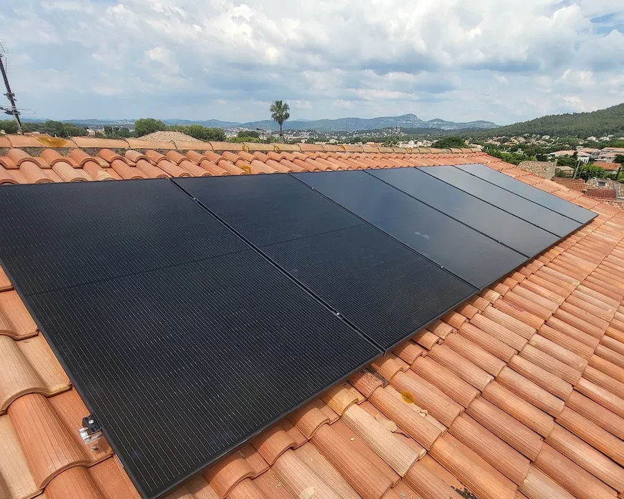 découvrez les panneaux photovoltaïques durables qui transforment l'énergie solaire en électricité renouvelable, offrant une solution écologique et économique pour un avenir énergétique responsable.