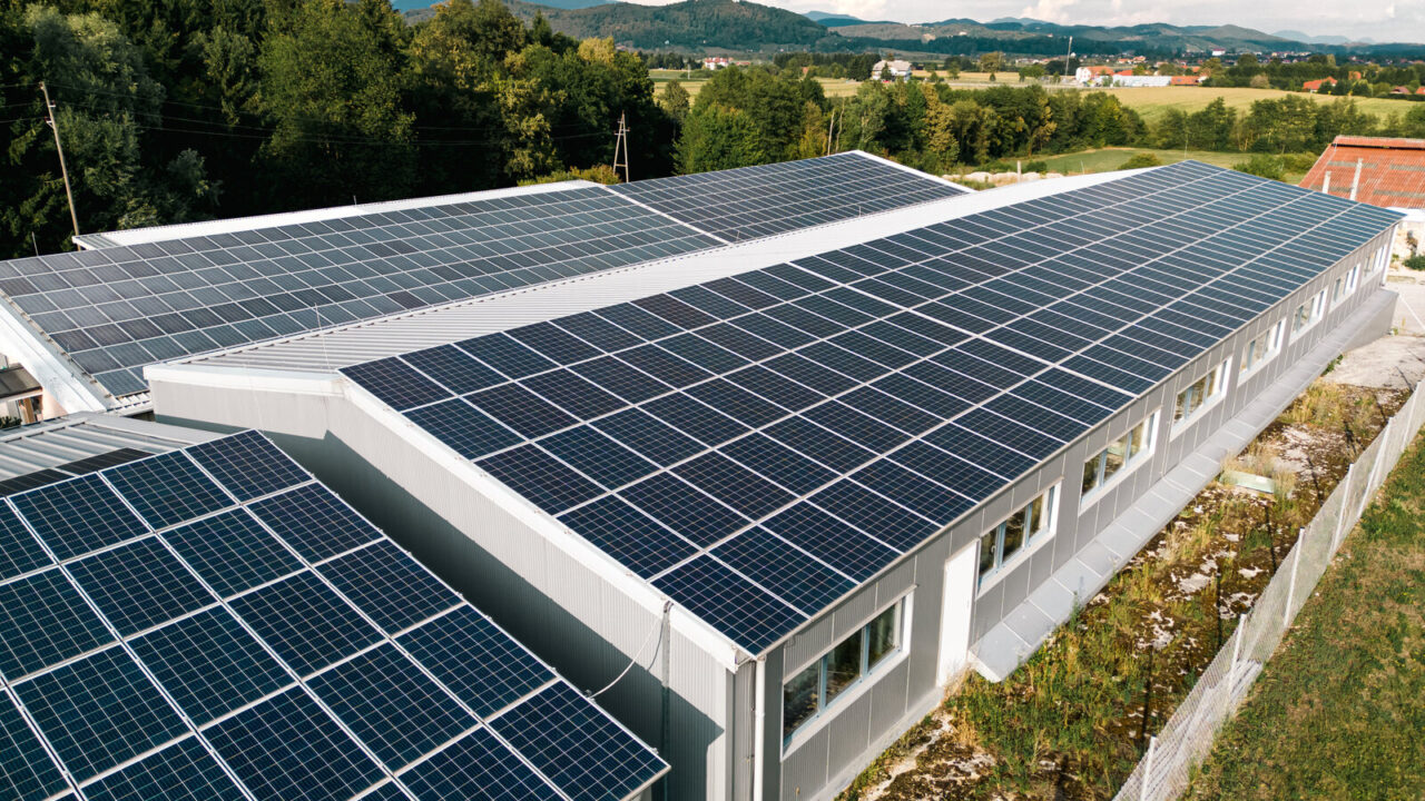 découvrez nos panneaux photovoltaïques durables, conçus pour maximiser votre production d'énergie tout en respectant l'environnement. optez pour une solution énergétique fiable et écologique qui contribue à la transition énergétique et réduit votre empreinte carbone.