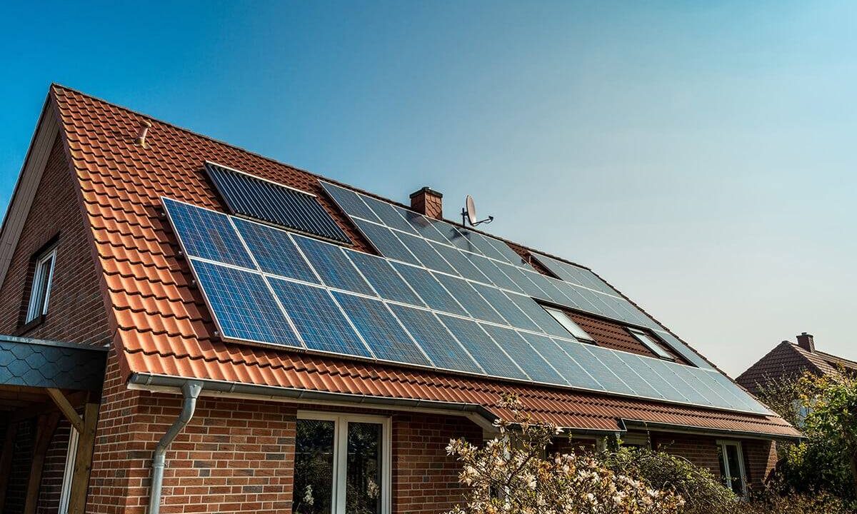 découvrez nos solutions de panneaux solaires à lille pour une énergie renouvelable et durable. profitez d'économies sur vos factures d'électricité tout en contribuant à la protection de l'environnement.