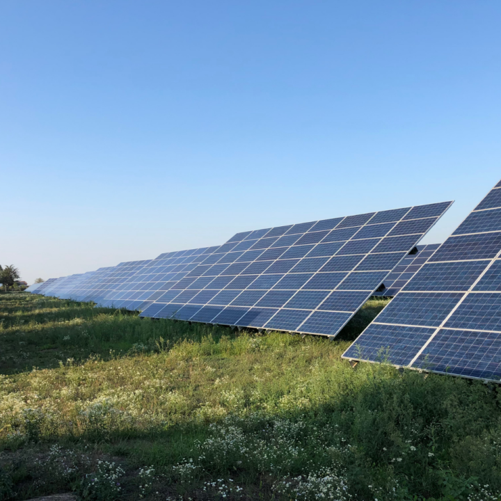 découvrez comment investir dans des panneaux solaires peut transformer votre avenir financier tout en contribuant à la protection de l'environnement. apprenez les avantages financiers, les subventions disponibles et comment maximiser votre retour sur investissement grâce à l'énergie renouvelable.