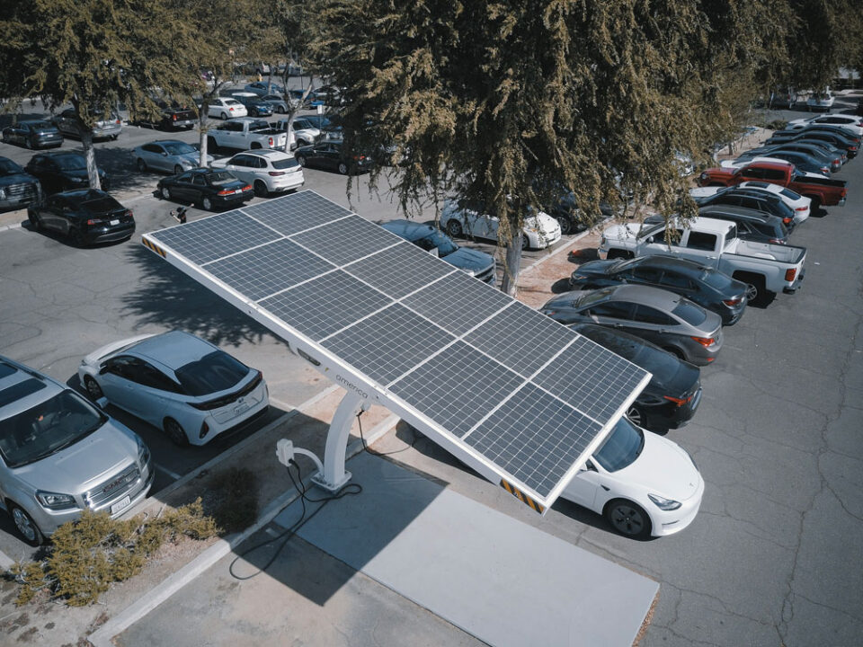 découvrez comment les panneaux solaires pour voitures électriques peuvent optimiser l'autonomie de votre véhicule tout en contribuant à la protection de l'environnement. explorez les avantages, l'installation et les solutions innovantes pour un déplacement durable.