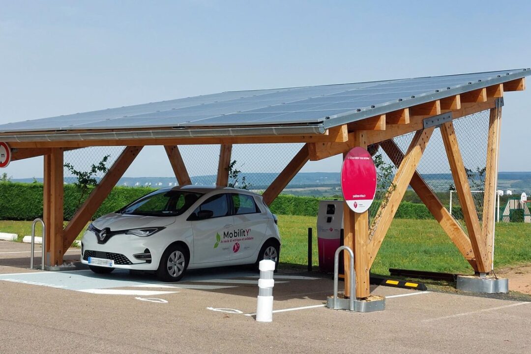 découvrez notre parking solaire durable, une solution éco-responsable pour stationner votre véhicule tout en participant à la transition énergétique. profitez de l'énergie solaire pour réduire votre empreinte carbone et soutenez un avenir plus vert.