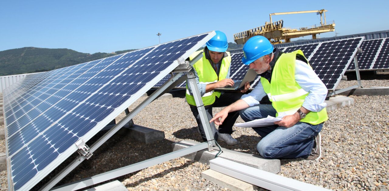 découvrez tout ce qu'il faut savoir sur le poids des panneaux photovoltaïques : facteurs influençant leur poids, impact sur l'installation, et conseils pour un choix adapté à votre projet énergétique.