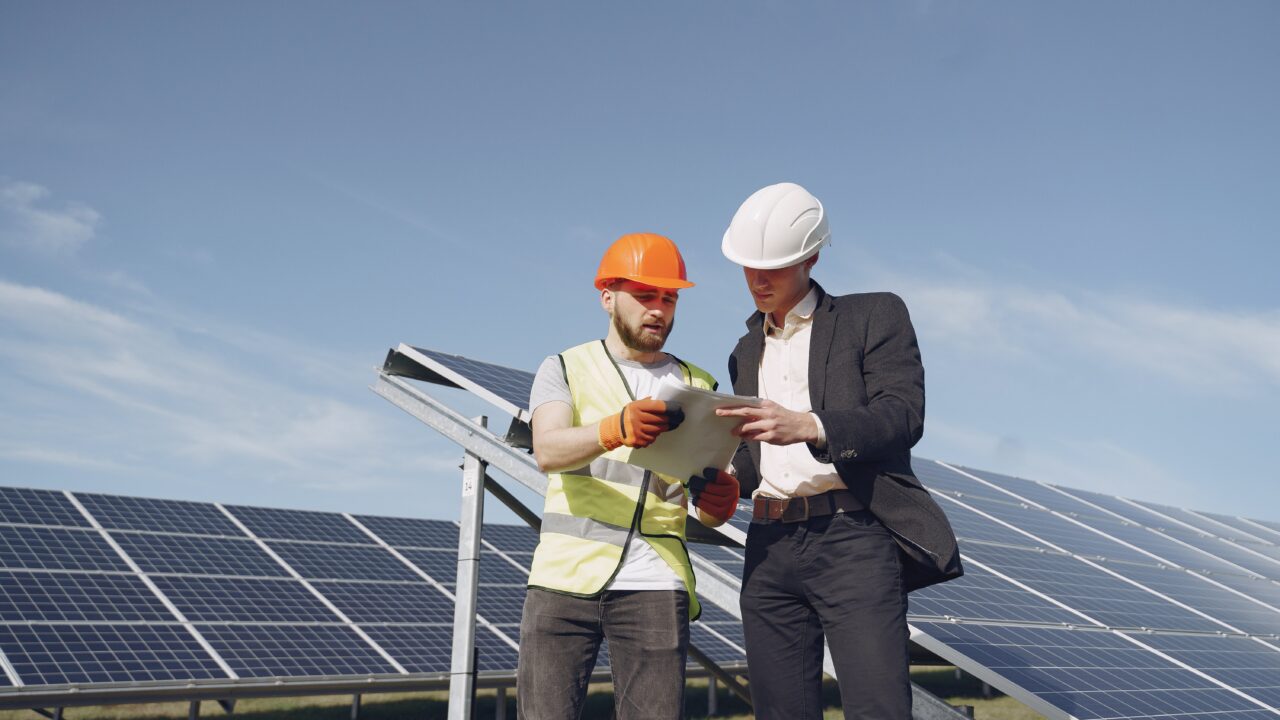 découvrez le métier d'avenir de poseur de panneaux solaires, une profession en pleine expansion qui allie passion pour les énergies renouvelables et compétences techniques. contribuez à la transition énergétique tout en bénéficiant d'un marché en forte croissance et de nombreuses opportunités d'emploi.