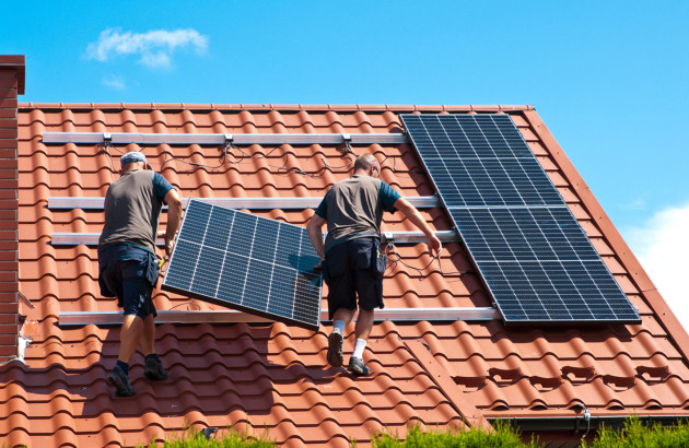 découvrez notre guide complet sur les panneaux photovoltaïques : fonctionnement, avantages, installation et entretien. informez-vous pour optimiser votre consommation d'énergie et réaliser des économies tout en préservant l'environnement.