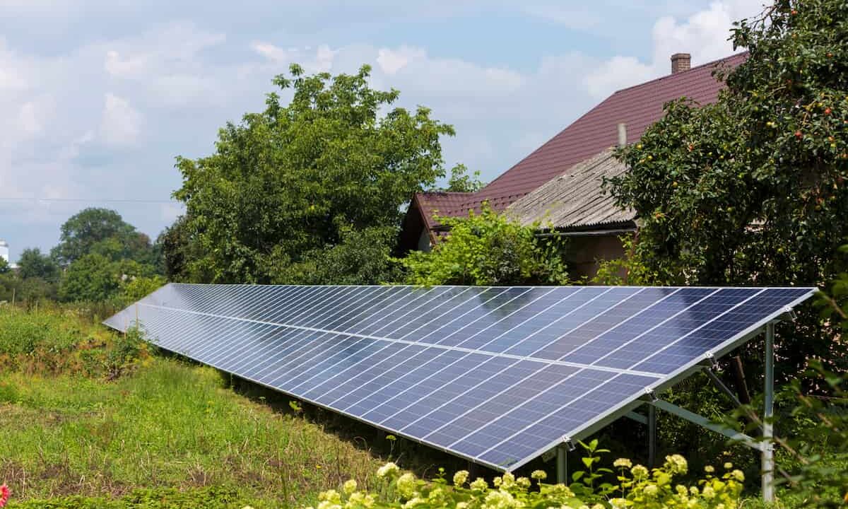 découvrez les prix des panneaux photovoltaïques en 2023 et comment investir dans l'énergie solaire peut réduire vos factures d'électricité tout en contribuant à la protection de l'environnement.