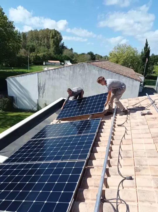 découvrez l'efficacité des panneaux solaires avec une production de 3 kwc par jour. optimisez votre consommation d'énergie, réduisez votre empreinte carbone et profitez d'une source d'énergie renouvelable pour votre foyer. informez-vous sur les avantages et les économies possibles grâce à l'installation de panneaux solaires adaptés à vos besoins.