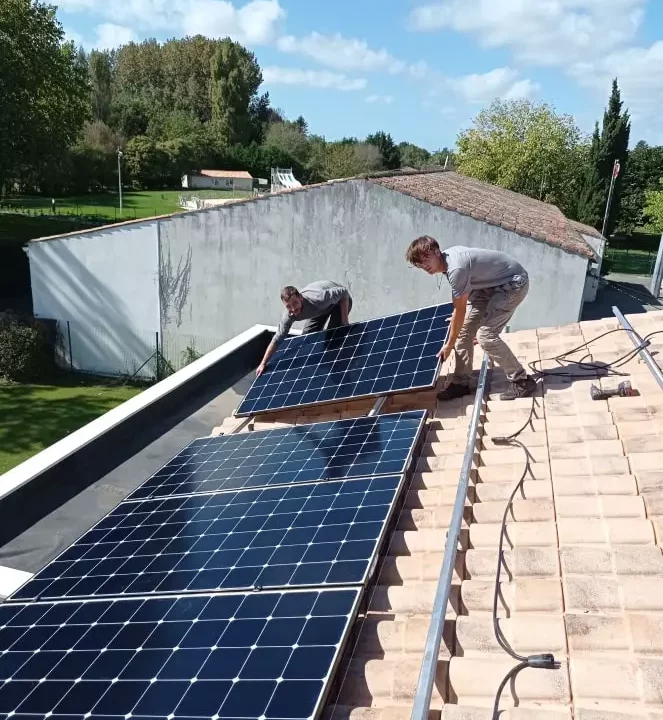 découvrez l'efficacité des panneaux solaires avec une production de 3 kwc par jour. optimisez votre consommation d'énergie, réduisez votre empreinte carbone et profitez d'une source d'énergie renouvelable pour votre foyer. informez-vous sur les avantages et les économies possibles grâce à l'installation de panneaux solaires adaptés à vos besoins.