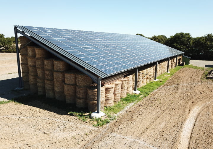 découvrez les avantages des hangars photovoltaïques : une solution innovante pour optimiser l'espace, produire de l'énergie renouvelable et réduire les coûts énergétiques tout en préservant l'environnement.